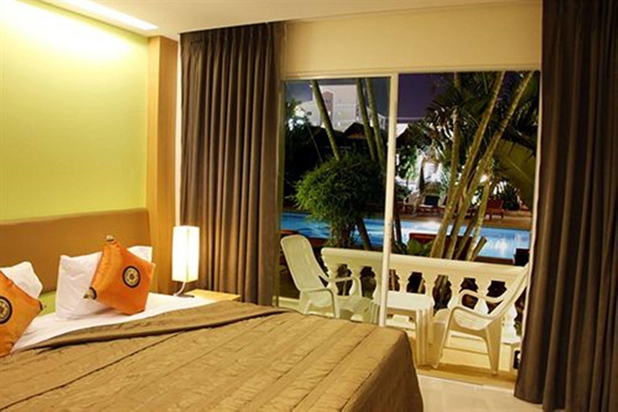 Windmill Resort Hotel Pattaya Exterior photo