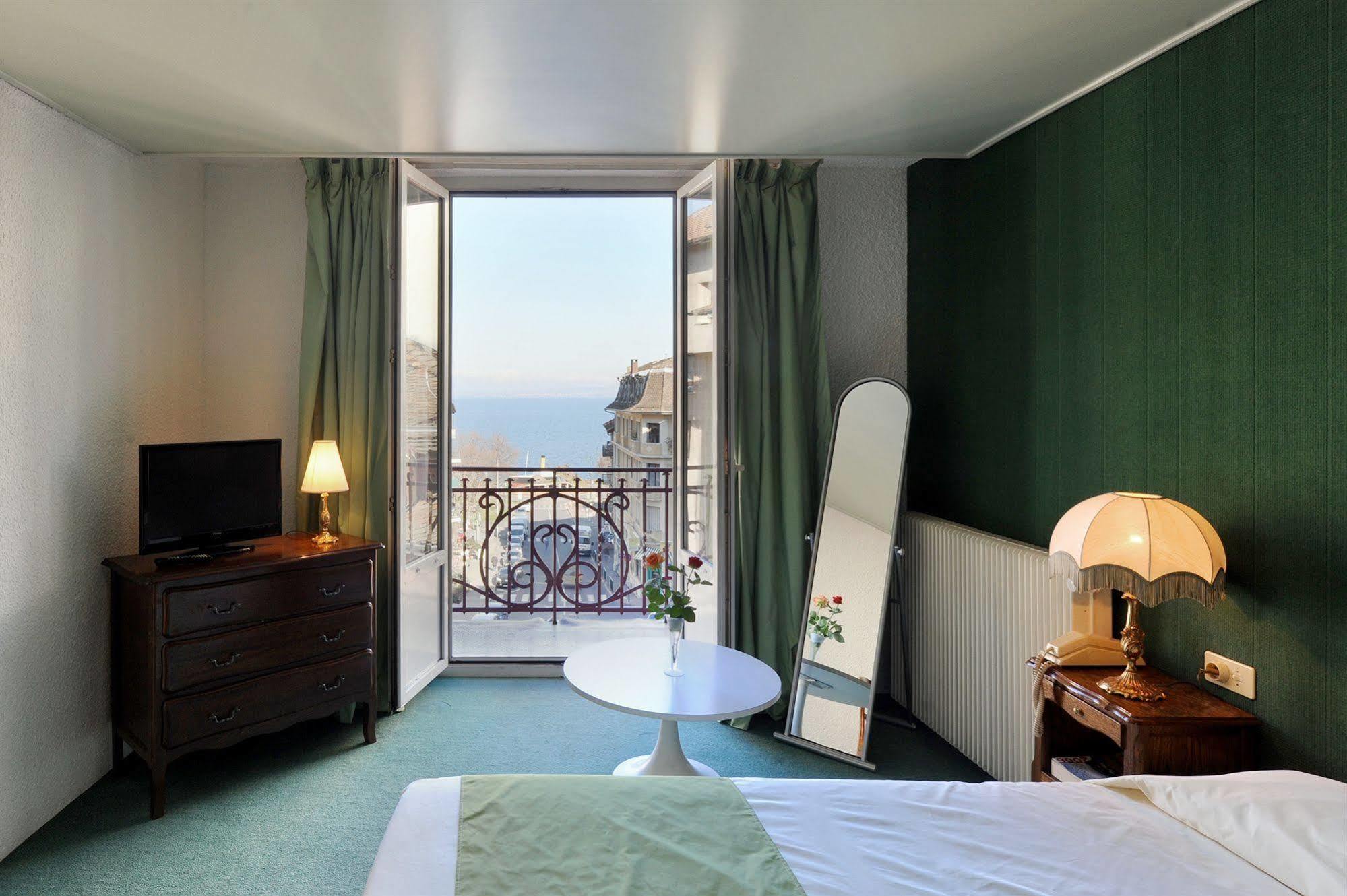 Hotel Le Bourgogne Evian-les-Bains Exterior photo
