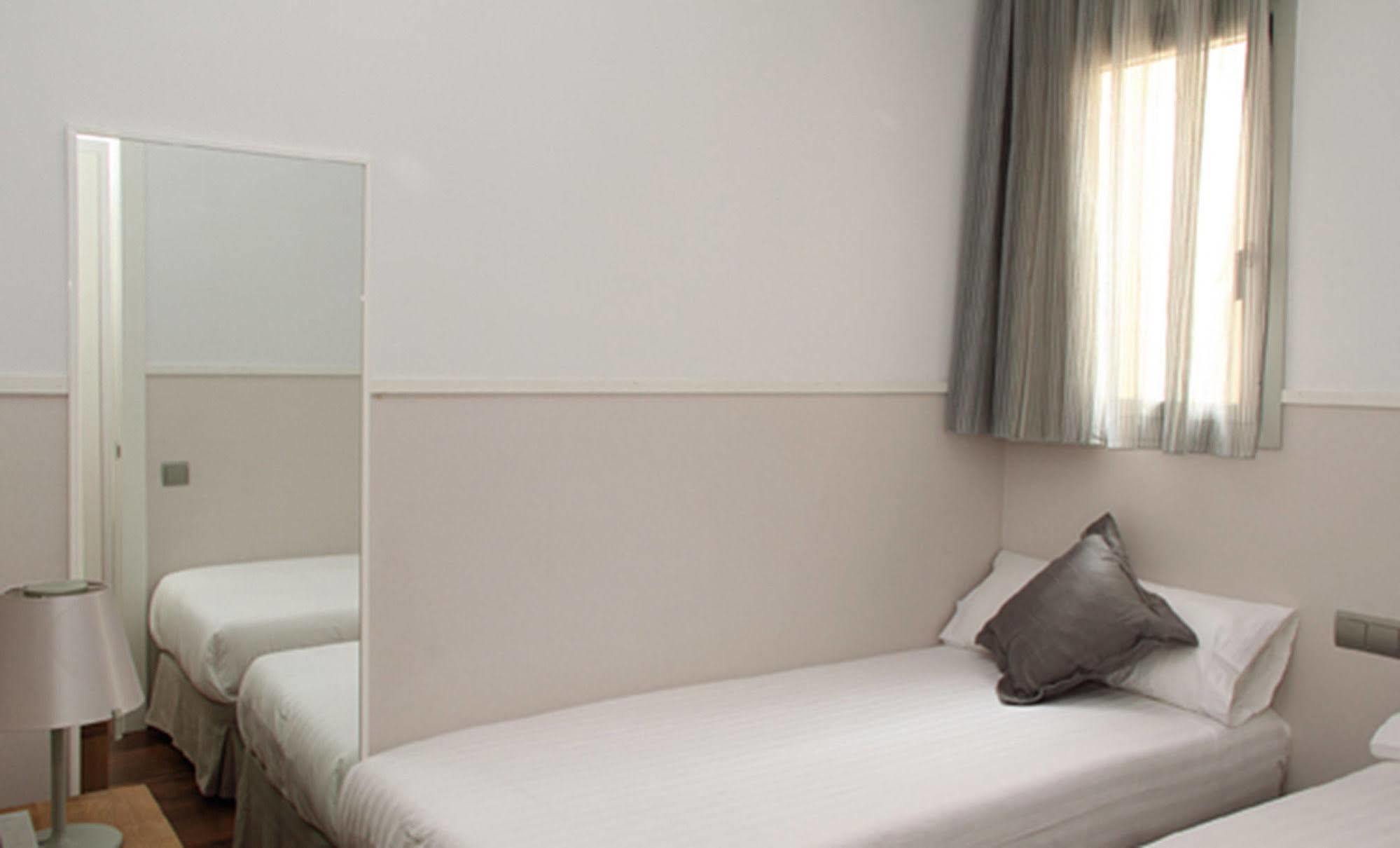 Mh Apartments Center Barcelona Room photo