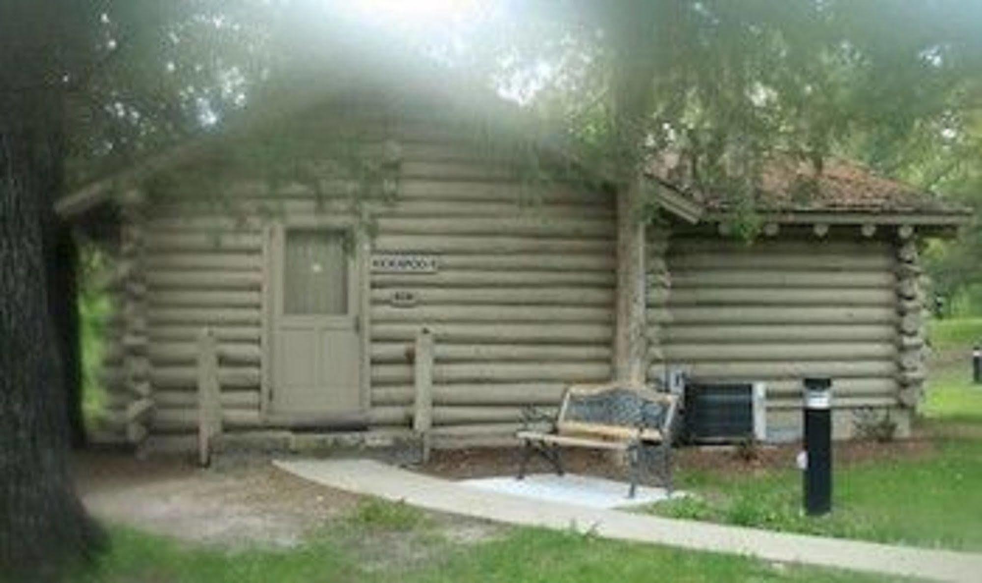 Starved Rock Lodge Utica Exterior photo