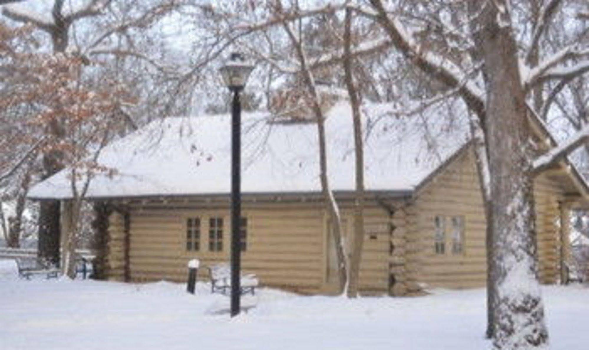 Starved Rock Lodge Utica Exterior photo