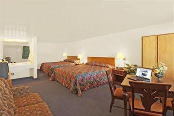 Americas Best Value Inn & Suites Boulder Exterior photo