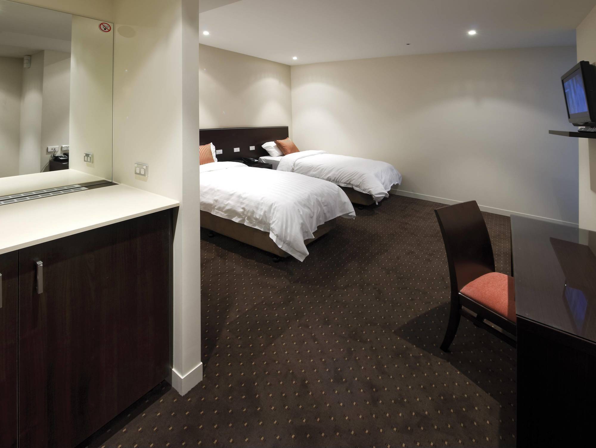 Atlantis Hotel Melbourne Room photo