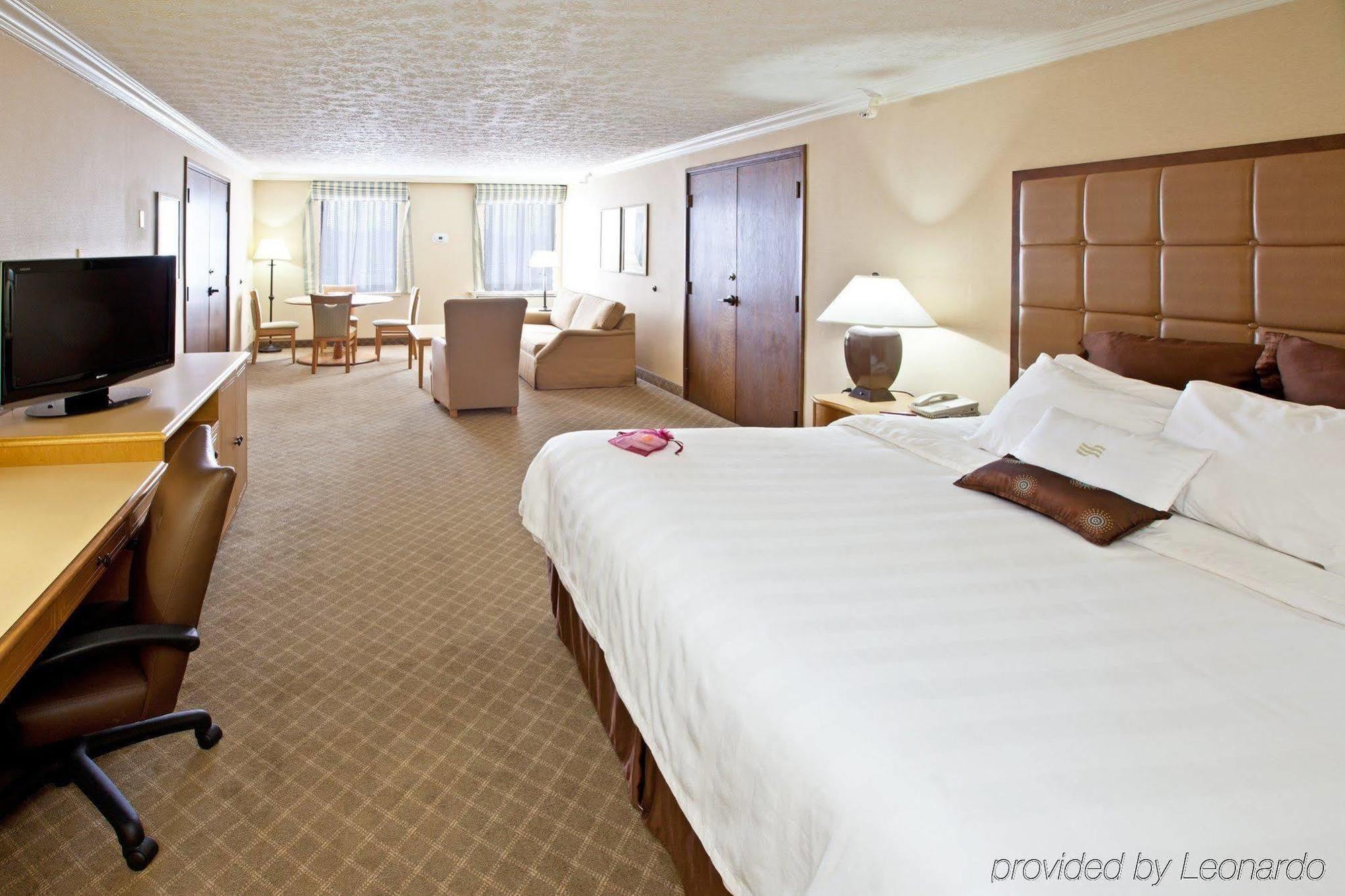 Crowne Plaza Louisville Airport Expo Center, An Ihg Hotel Room photo