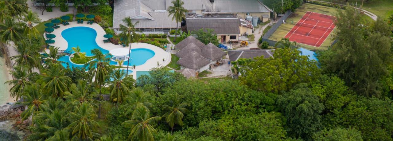 Equator Village Resort Gan  Exterior photo