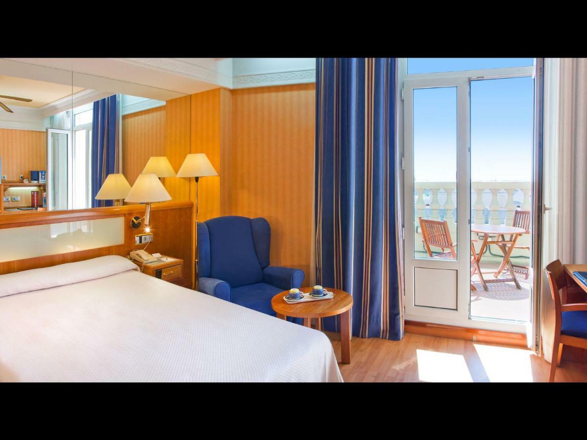 Senator Gran Via 70 Spa Hotel Madrid Room photo