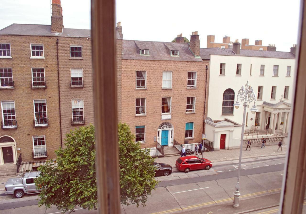 Baggot Court Townhouse Hotel Dublin Exterior photo