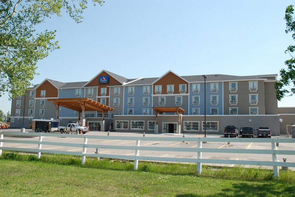 Pomeroy Inn & Suites At Olds College Exterior photo