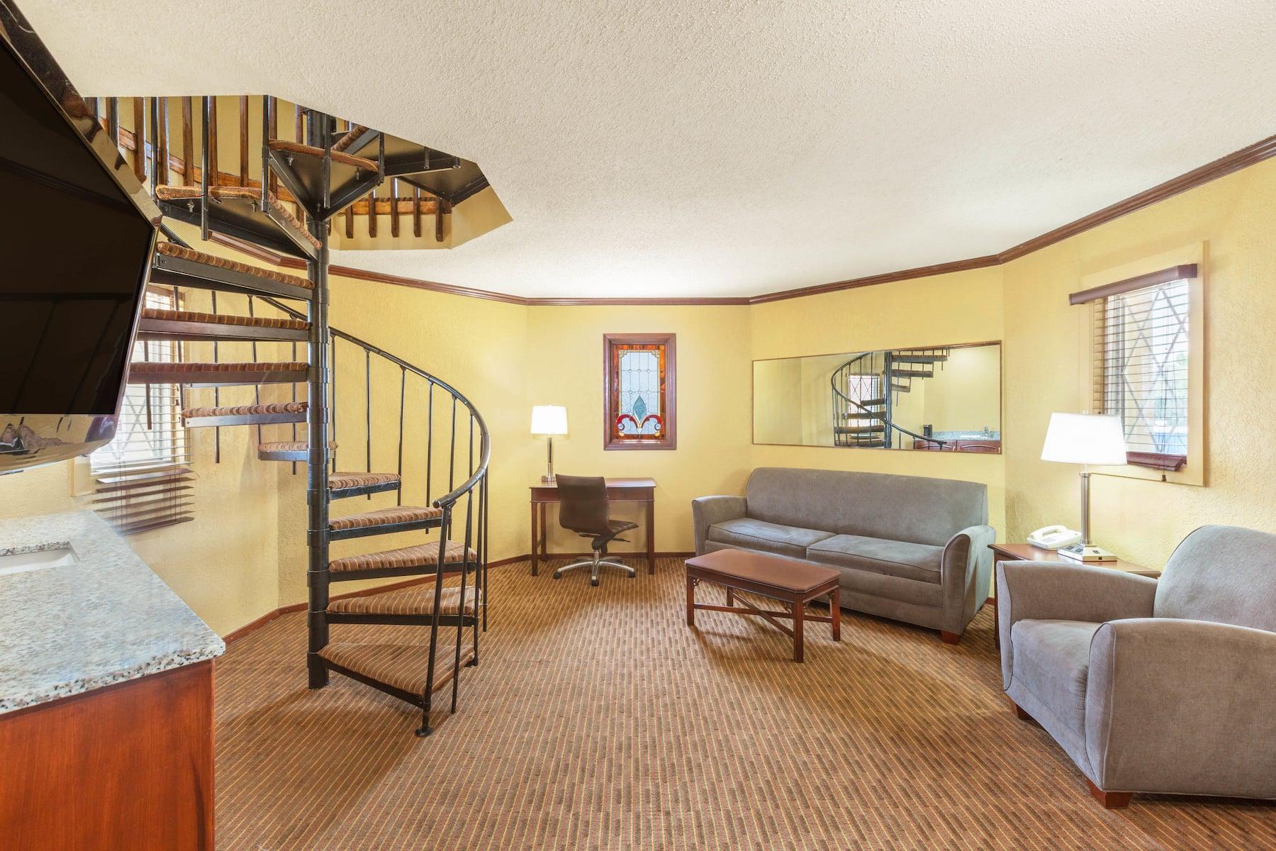 Days Inn & Suites By Wyndham Coralville / Iowa City Interior photo