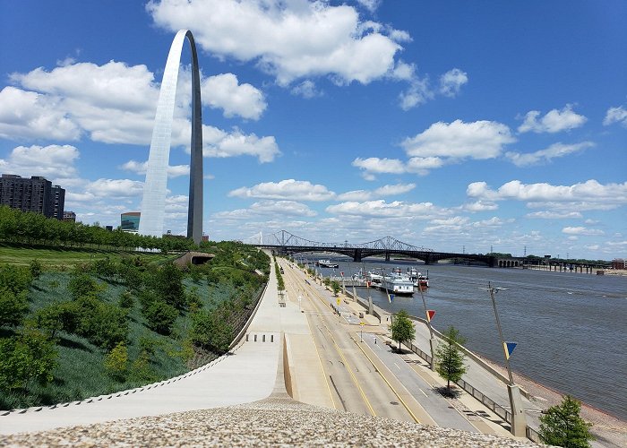 Gateway Arch photo