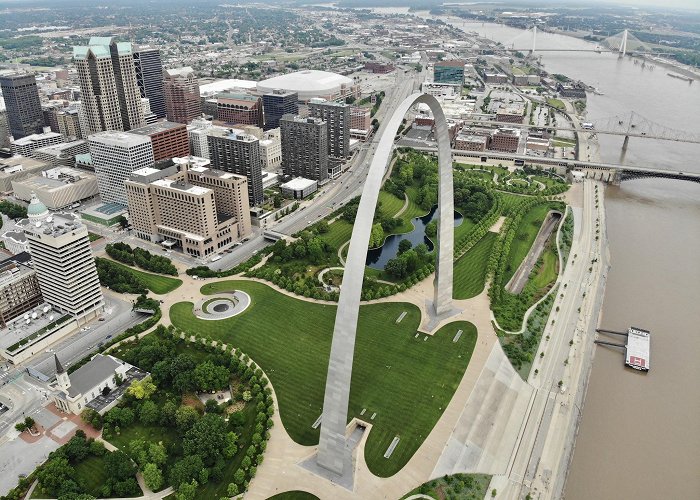 Gateway Arch photo