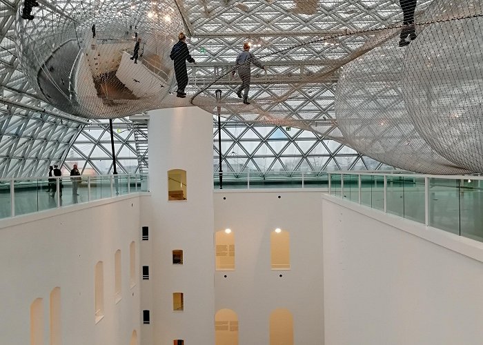 Kunsthalle Düsseldorf An installation at Dusseldorf modern art museum. : r/mildlyinteresting photo