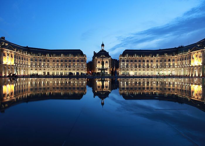 The Water Mirror Place de la Bourse & the Water Mirror - Bordeaux - Arrivalguides.com photo