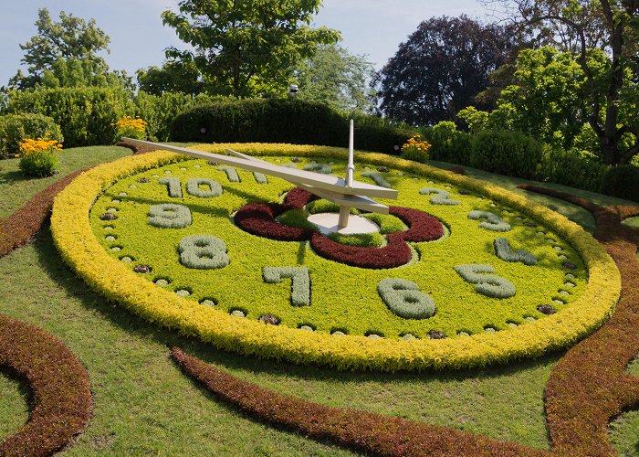 Flower Clock The flower clock in Geneva (Genève) | Monts de Genève - Votre ... photo