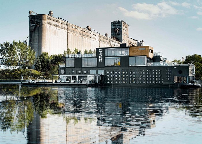 Bota Bota Bota Bota - The water circuit | Bota Bota, spa on a boat photo