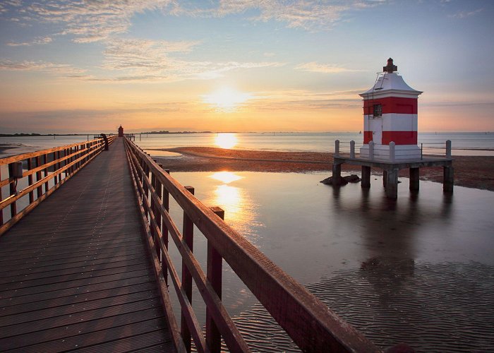 Faro Rosso Lignano Sabbiadoro - Italia.it photo