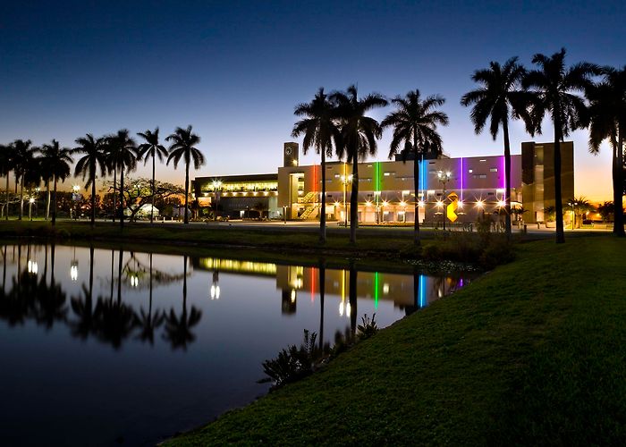 Miami Dade College Miami-Dade College North Campus Science Complex — MCHarry Associates photo