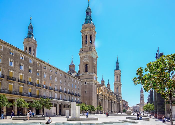 Agustina Aragón Monument Tourist accommodation in the center of Zaragoza. – La Parada photo