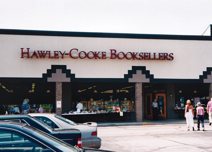 Gardiner Lane Shopping Center HAWLEY-COOKE BOOKSELLERS : r/Louisville photo