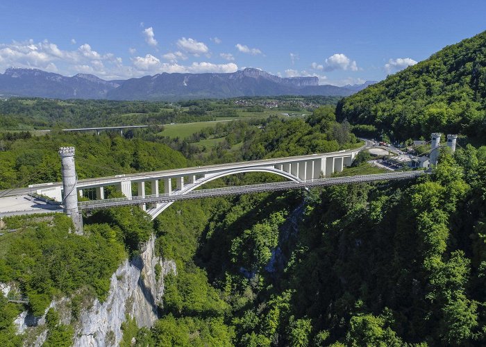 Pont de la Caille Cruseilles/Allonzier-la-Caille. Haute-Savoie : le pont de la ... photo