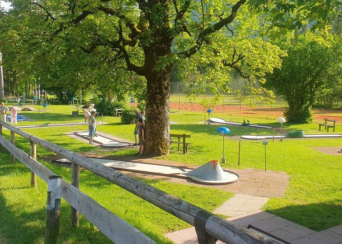 Spielgolf im Kurgarten Minigolf Kreuth mit Tennisanlage photo