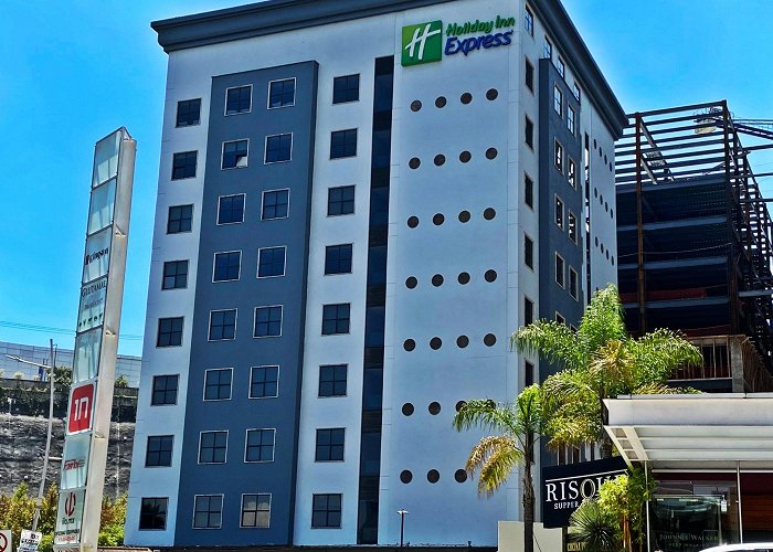 ITESM Santa Fe Holiday Inn Express Mexico Santa Fe Hotel by IHG photo