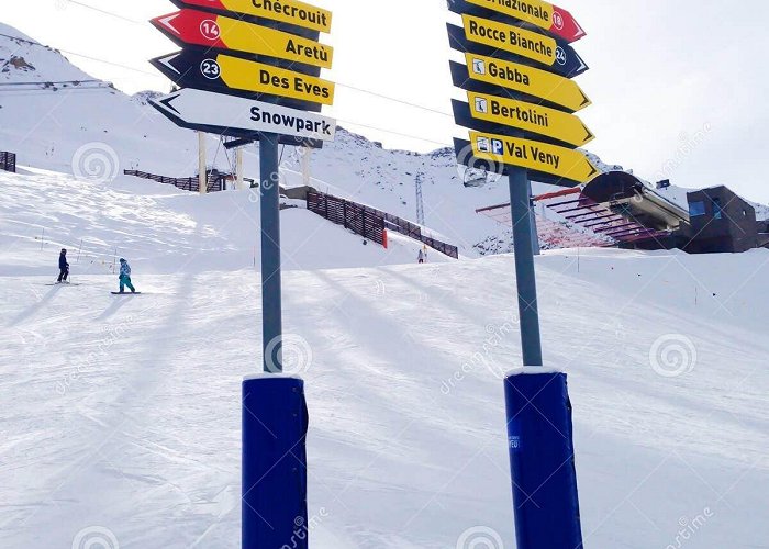 Bertolini Signpost Giving Directions To Different Ski Slopes Editorial Stock ... photo