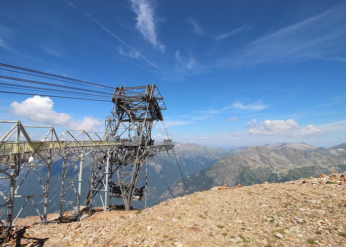 Dôme des Petites Rousses Cable Car Le Dôme des Rousses (Oz) | Office de Tourisme d'oz-en-oisans photo