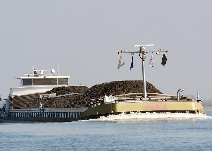 Capelse Veer Veerboot tussen Sprang-Capelle en Dussen gestremd na aanvaring met ... photo