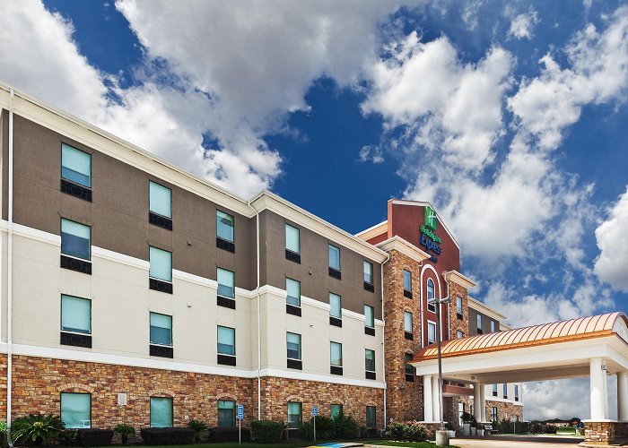 Port Arthur Hotel in Port Arthur, TX | Holiday Inn Express & Suites Port ... photo