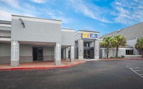 Super 8 By Wyndham Mobile I-65 Hotel Exterior photo