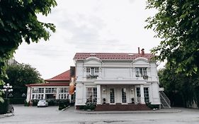 Hotel Aristocrat Chernivtsi Exterior photo