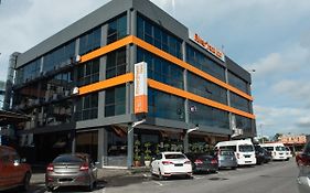 Capital O 90083 Riverfront Inn Bintulu Exterior photo