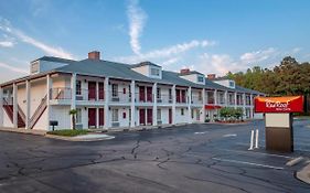 Red Roof Inn & Suites Wilson Exterior photo