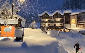 Hotel Montana Madonna di Campiglio Exterior photo