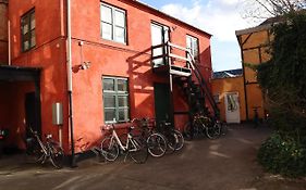 Charming Red Courtyard Apartment Copenhagen Exterior photo