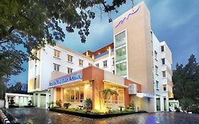 Urbanview Hotel Grand Malabar Bandung Exterior photo