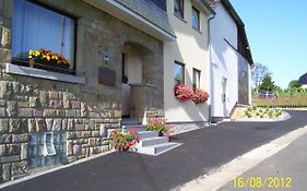 Ferienhaus Neuville In Ruhiger Lage Bullange Exterior photo