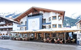 Hotel Maria Theresia Ischgl Exterior photo