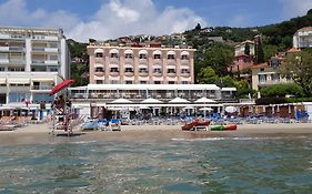 Hotel Regina Alassio Exterior photo