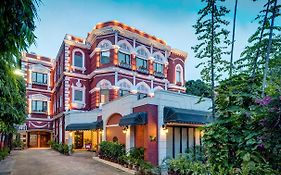 The Astor Hotel Kolkata Exterior photo