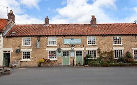 The Fox And Hounds Country Inn Pickering Exterior photo