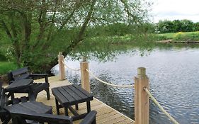 The Waters Edge Guest House Stratford-upon-Avon Exterior photo