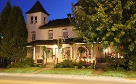 Auberge Les Deux Tours Hotel Saguenay Exterior photo