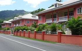 Reef Holiday Apartments Anse aux Pins Exterior photo