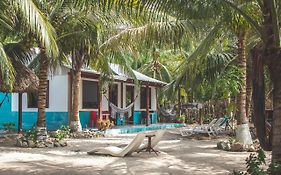 Isla Grande Eco-Hostal Exterior photo