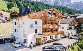 Hotel Steinroesl San Cassiano  Exterior photo