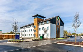 Holiday Inn Express Cambridge, An Ihg Hotel Exterior photo