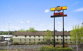 Super 8 By Wyndham Portland Airport Hotel Exterior photo