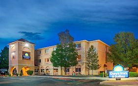 Days Inn & Suites By Wyndham Airport Albuquerque Exterior photo